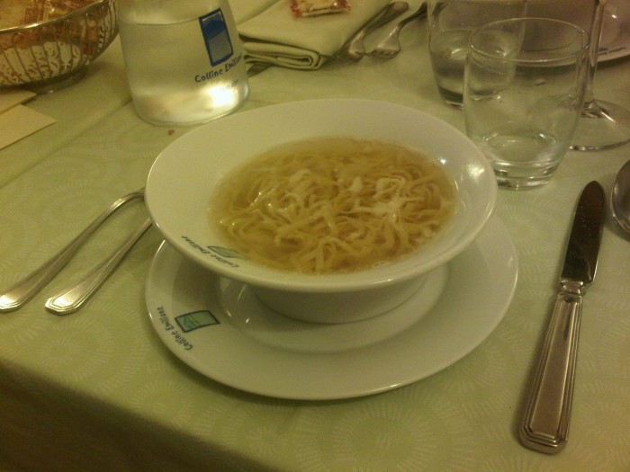 colline tagliolini in brodo