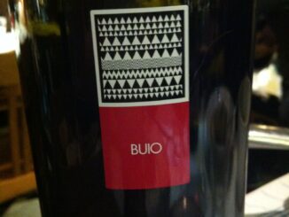 vino buio della cantina mesa