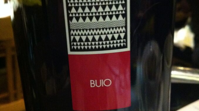 vino buio della cantina mesa