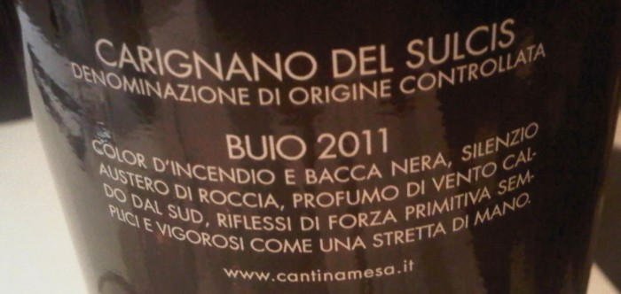 etichetta del vino buio, della cantina mesa