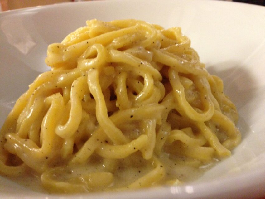 cacio e pepe rosso eat drink stay viale aventino roma by puntarella rossa