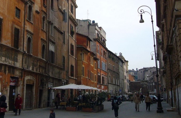 Via-del-portico-dOttavia-centro-del-Ghetto-romano