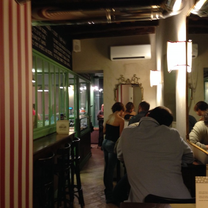 mariolina locale interno