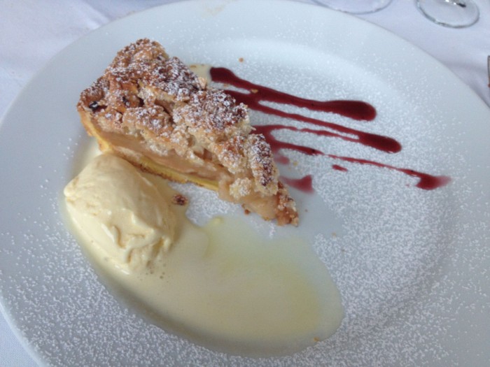 Apple crumble con gelato