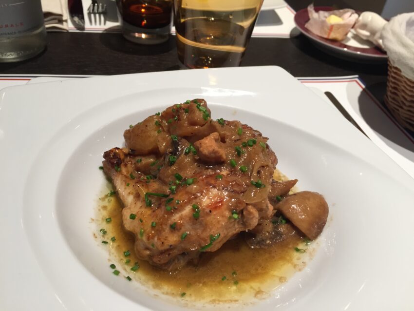 Pollo di allevamento bio, arrostito al dragoncello e schiacciata di patate