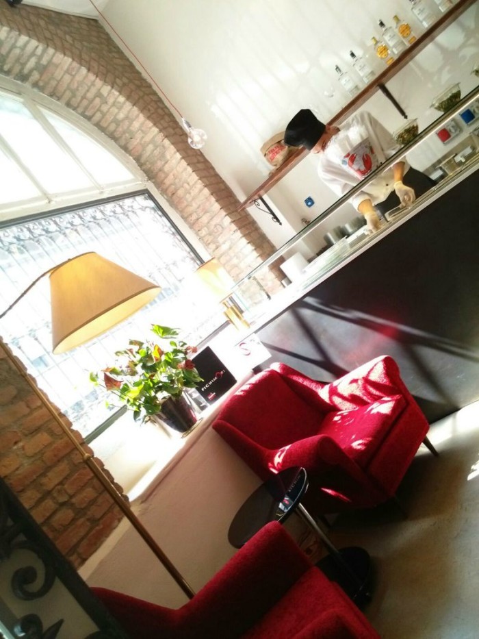 interno-lovster-ingresso-700x933