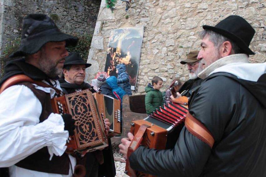il paese di babbo natale collalto sabino