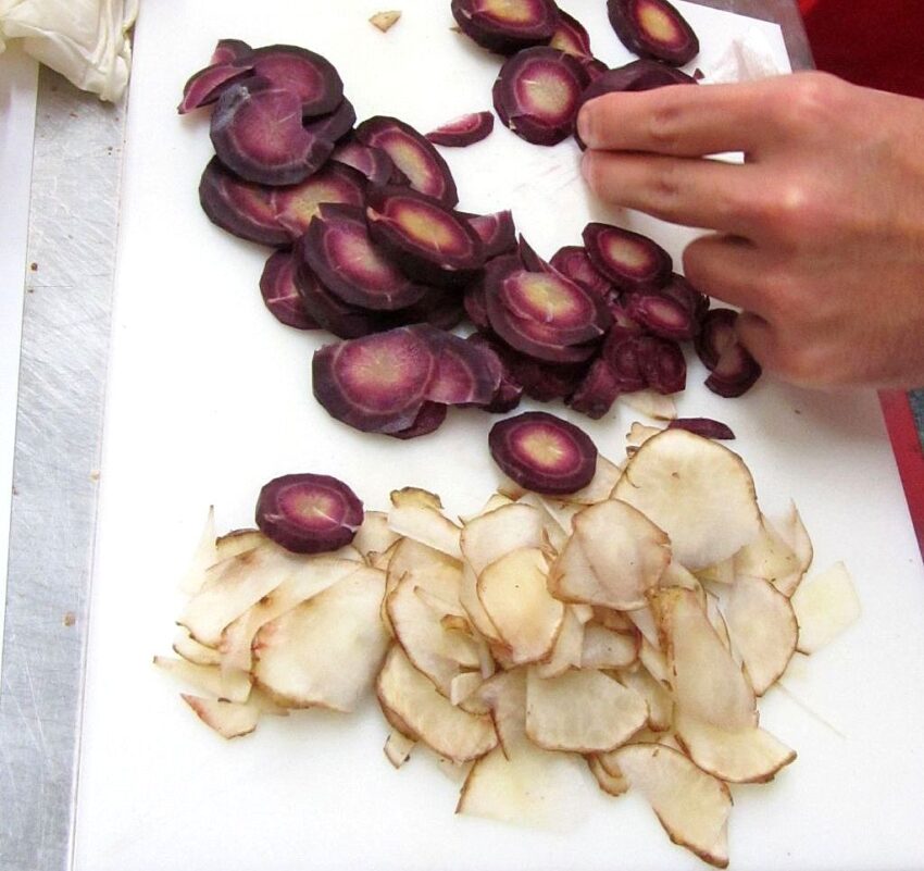 ricetta chips carote viola e topinambur