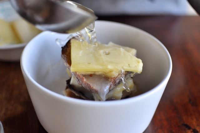 Coccio di pane e formaggio in brodo 15