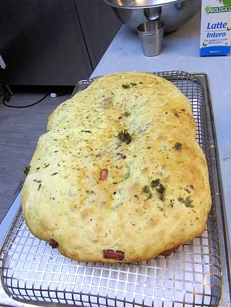 Focaccia aromatizzata ricetta veloce fatta in casa