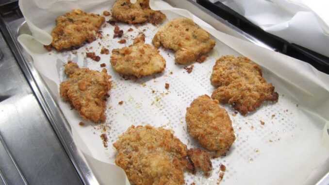 Cotolette di di pollo in crosta di grissini ricetta veloce