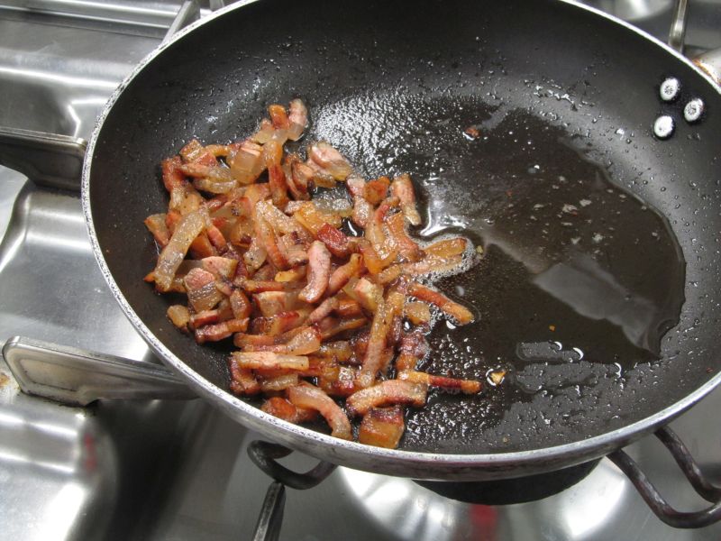 guanciale croccante in cottura