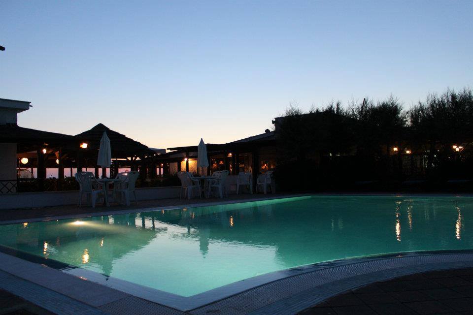 LITRO A BORDO PISCINA