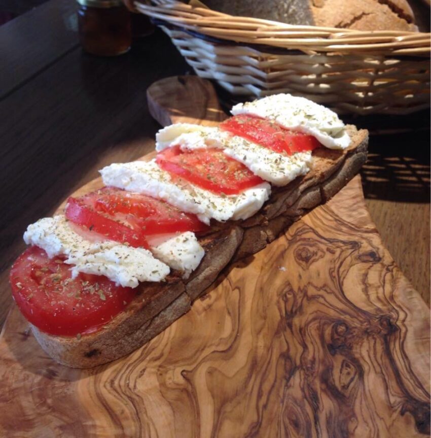 ai troeggi bruschetta caprese