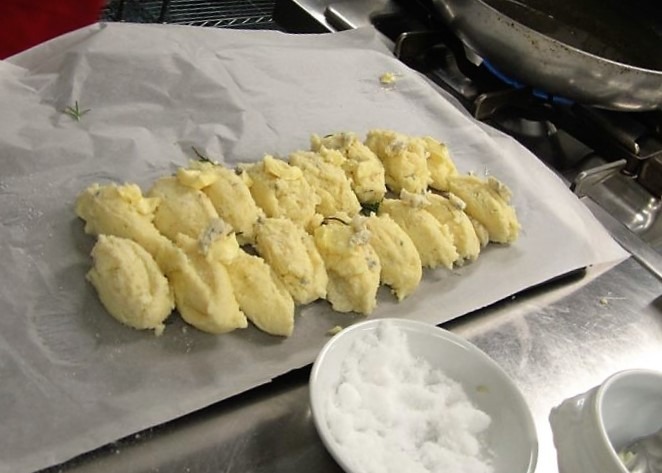 quenelle di semolino e gorgonzola