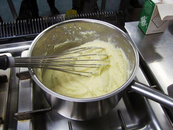 Polenta su fonduta di taleggio ricetta originale Polenta su fonduta di taleggio ricetta originale