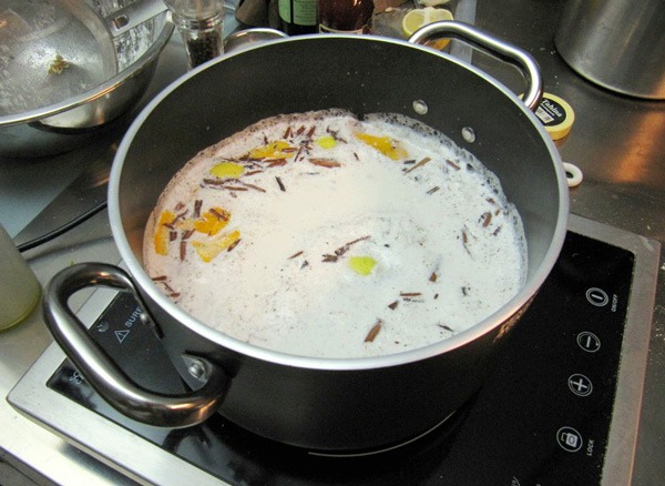 Biancomangiare alla mandorla ricetta facile Biancomangiare alla mandorla ricetta facile