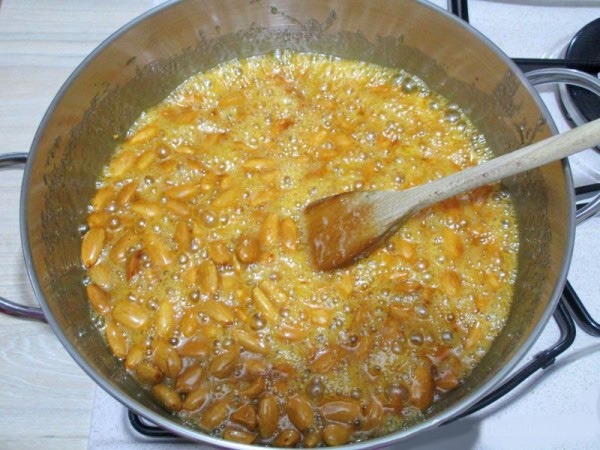 croccante-mandorle-e-miele-ricetta