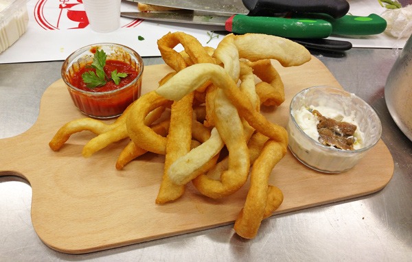 grissini-di-pizza-fritta-ricetta-originale