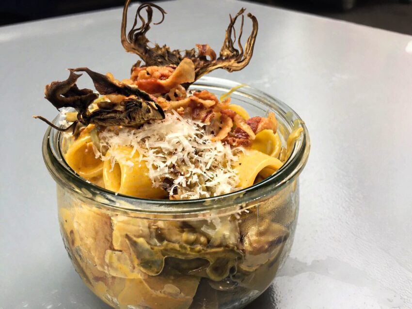 Carbonara con i carciofi Eggs Roma verde