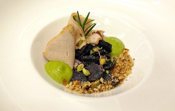 artista-di-maiale-con-velluatata-piselli-e-carote-viola-ricetta