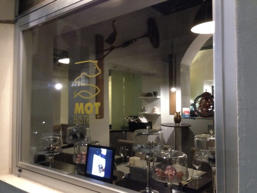 mot milano bistrot vetrina