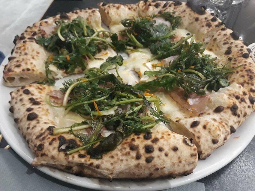 Seu pizza illuminati santorini