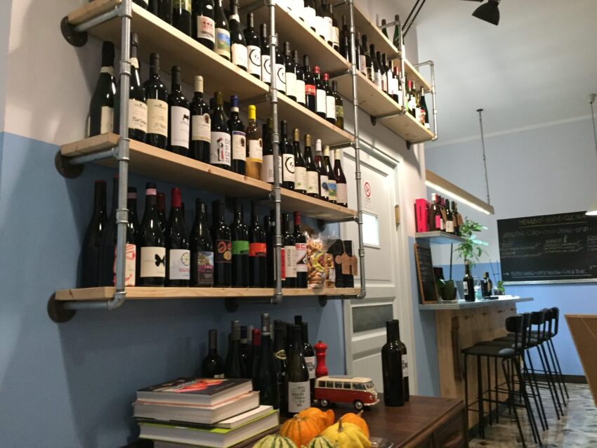Menabò Vini e Cucina Roma scaffali