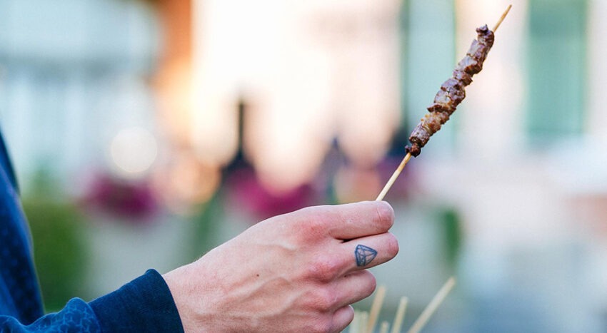 Arrosticini VS Bombette, la sagra a Monza