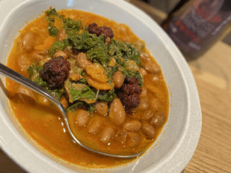 Minestra di fagioli, nduja e cavolo riccio. La ricetta di Røst Milano