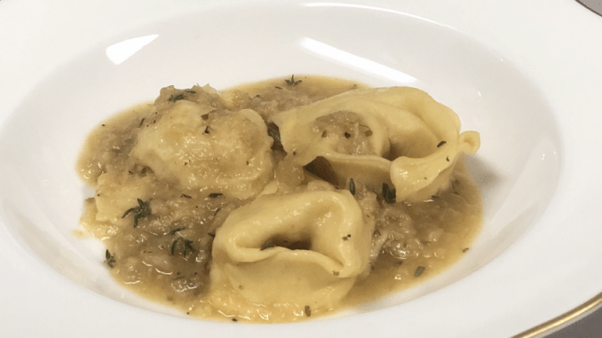 Ricetta Ravioli di patate e timo con salsa carciofi e tartufo