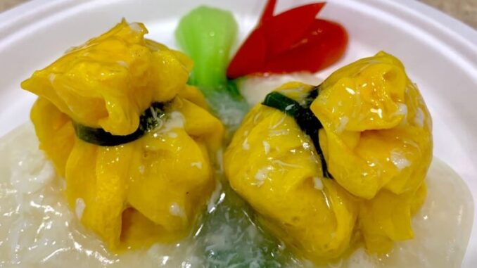 cucina cinese_Fagottini di frittata ripieni di maiale e verza con brodo di verdure e Bock Choy