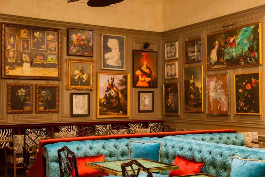 Don Pasquale a Roma, Lounge con quadreria
