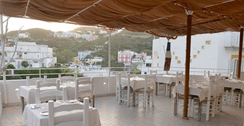 dove mangiare a ponza - gamberi e capperi