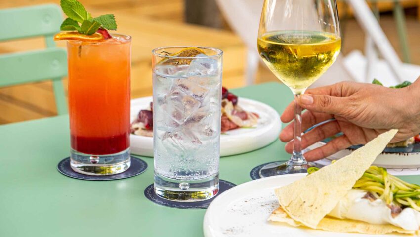 cocktail e piatti river bar