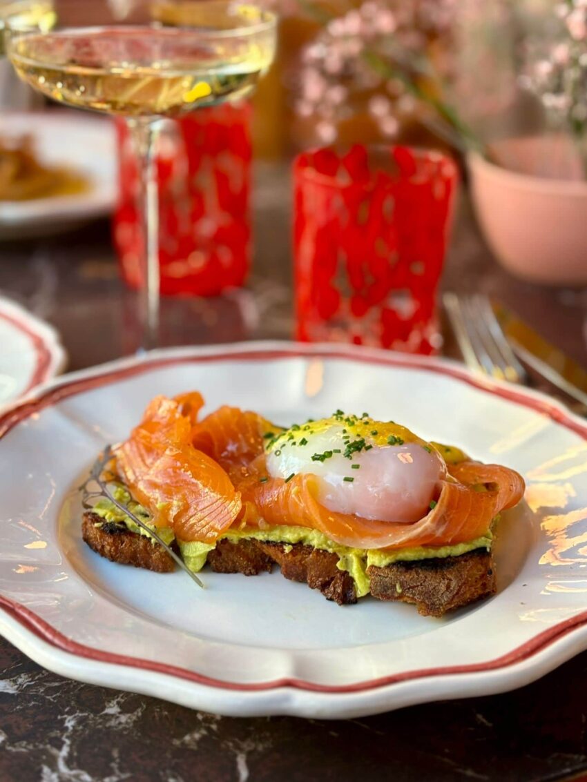 Avocado toast con salmone - The appuntamento Roma