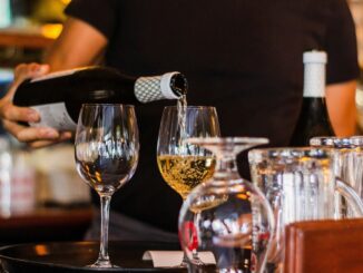 al condomio a verona viene regalato del vino ai clienti che non usano il cellulare
