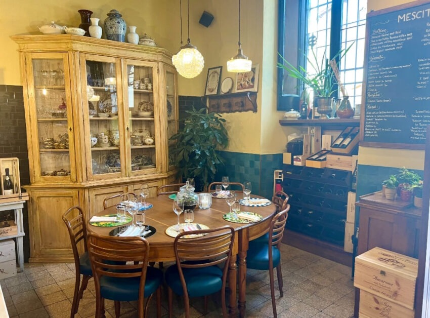 La sala con la credenza per il pranzo domenicale da Etta