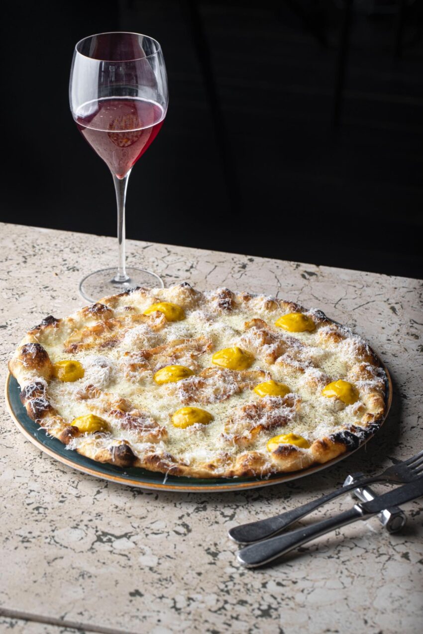 la pizza carbonara di san martino pizza e bolle a roma