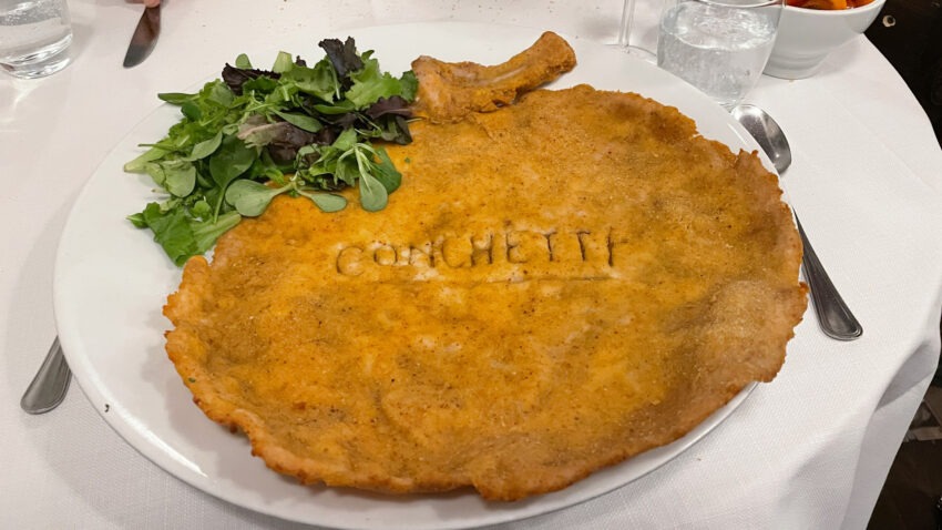 Cosa mangiare a Milano: la cotoletta di Conchetta