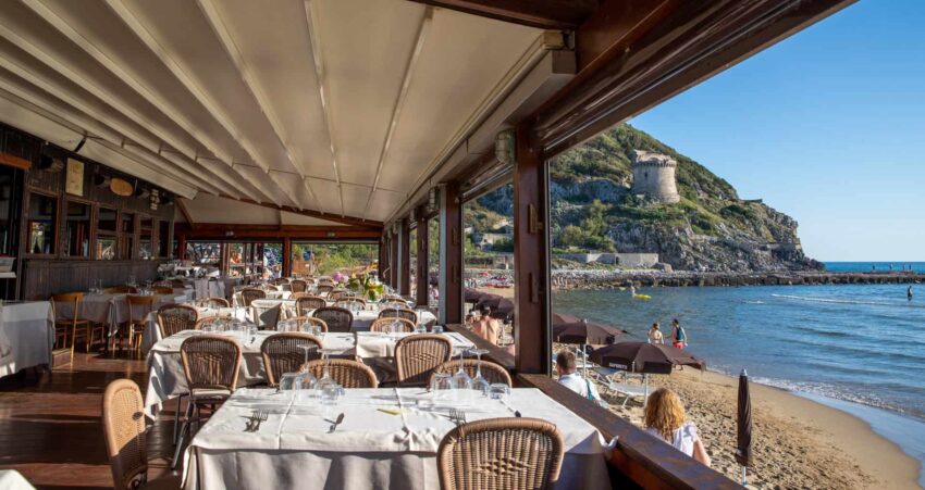 Il ristorante dello stabilimento Saporetti a Sabaudia
