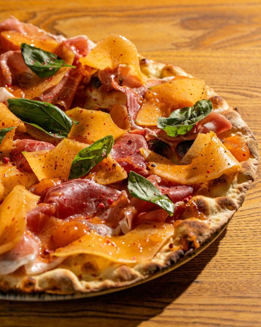 pizze romane estive, la prosciutto e melone di svario a roma