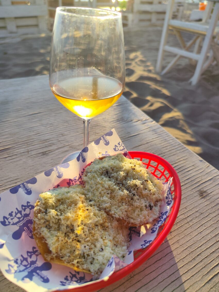 Tostadas e vino