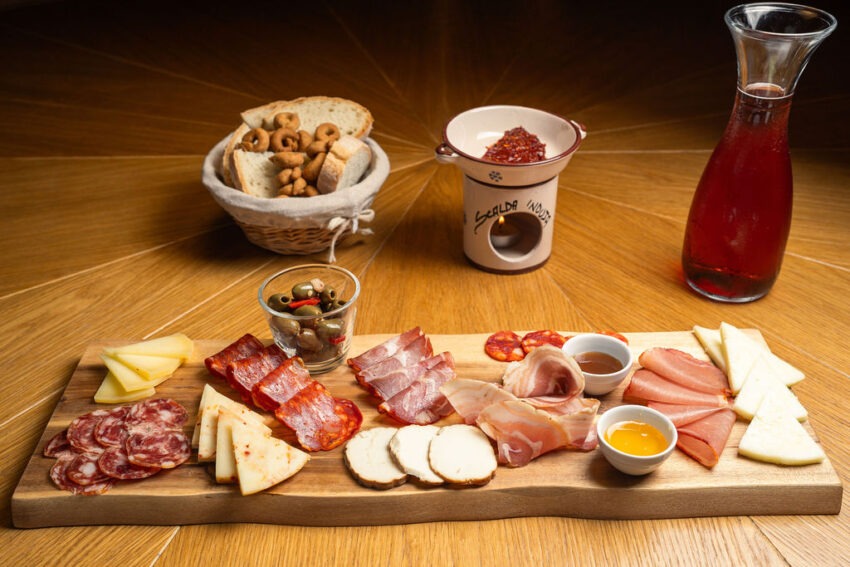 la selezione di salumi e formaggi di bencò a roma