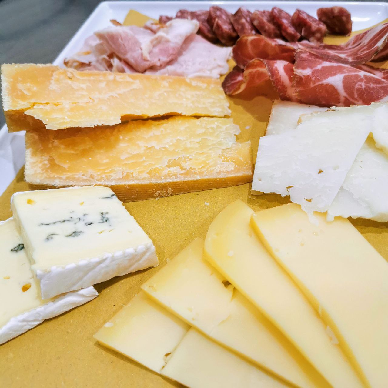 aperitivo di cibo giusto a roma