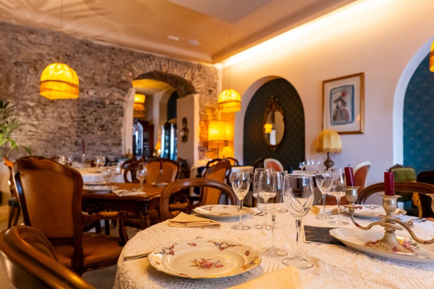 la sala interna di salotto valadier a fiumicino