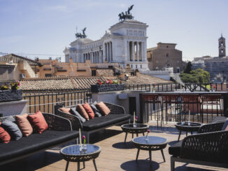 la vista da otivm roof bar a roma