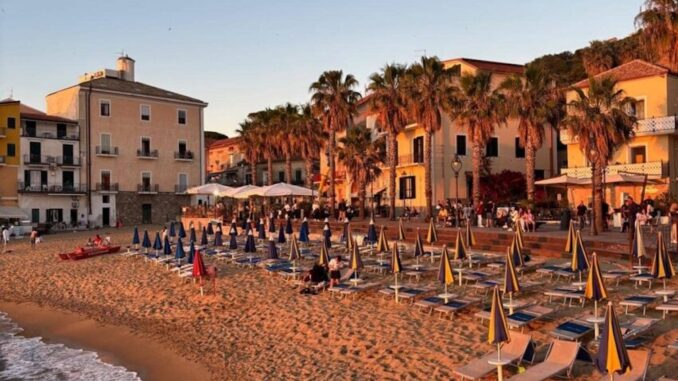 dove mangiare nel cilento, la spiaggia di Santa Maria di Castellabate
