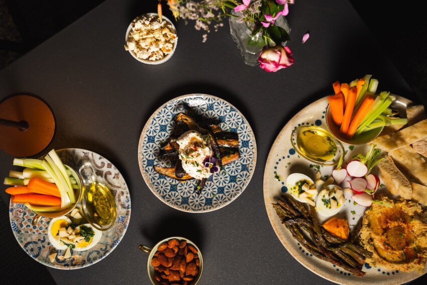 il cocktail bar bouquet, all'interno di ripa grande a roma per l'estate 2025