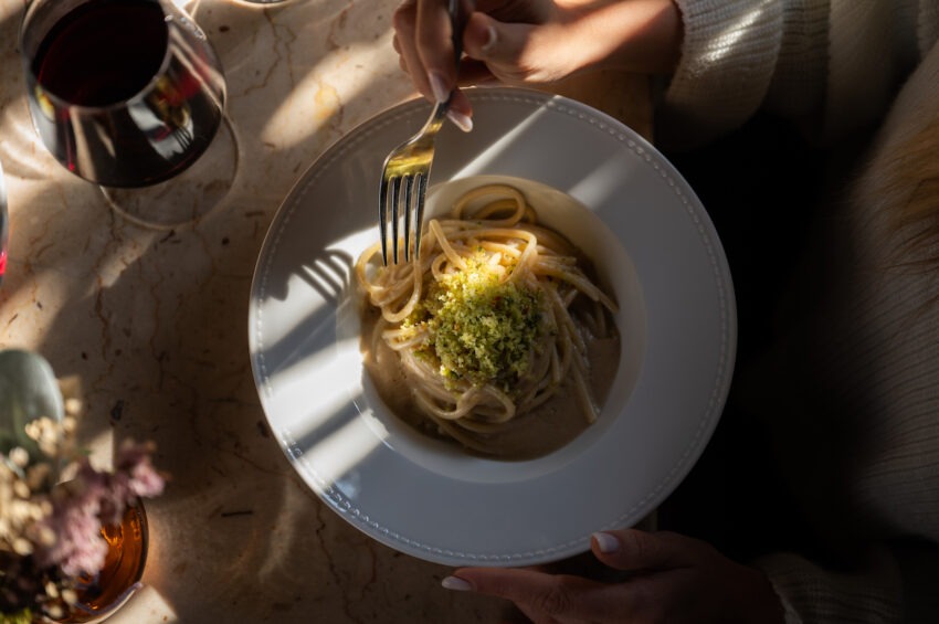 spaghettone burro e alici di nena roma